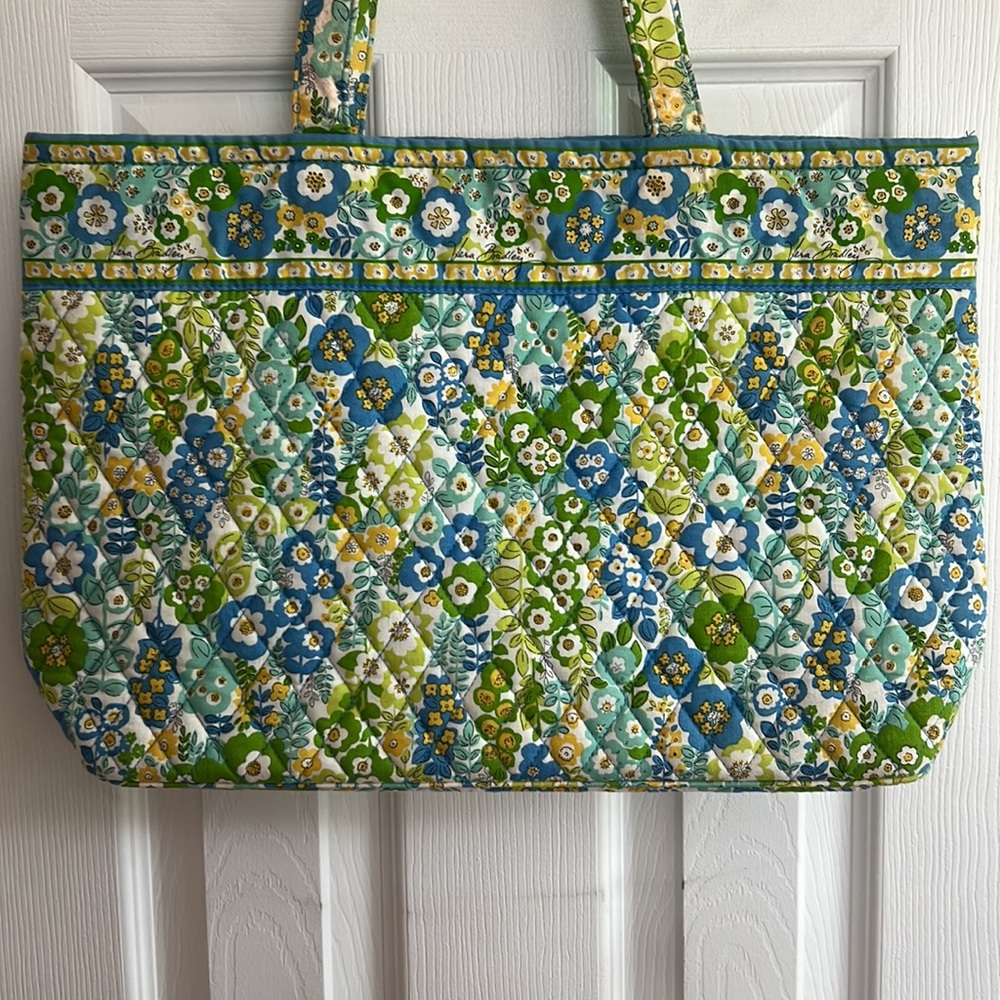 Vera Bradley East West Tote in English Meadow